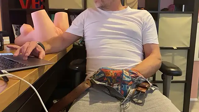 jimmi xxl online show from December 17, 2025, 9:15 am