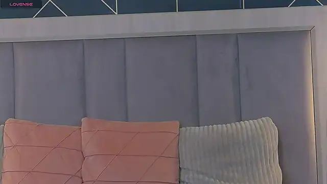 EmyLaveau online show from November 11, 2025, 6:24 am