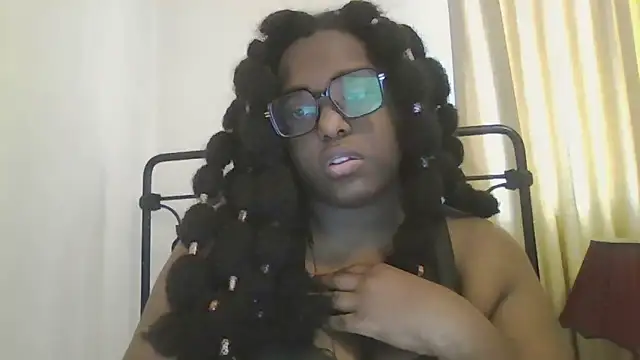 Snapshot of MissCC99 chatting on February 28, 2026, 2:18 pm MissCC99 online show from February 28, 2026, 2:18 pm