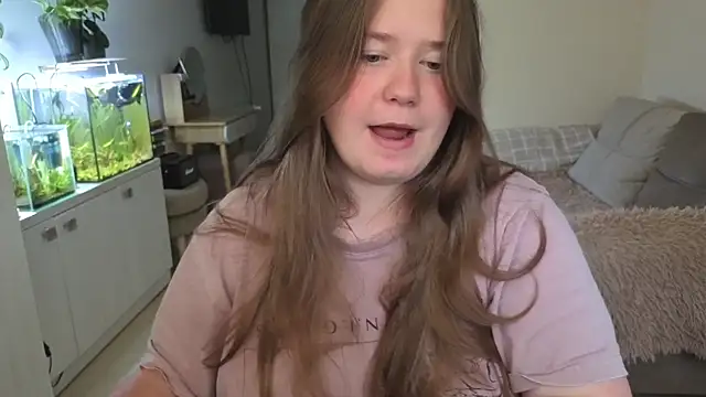 Snapshot of remirann_ chatting on October 6, 2025, 11:29 am remirann  online show from October 6, 2025, 11:29 am