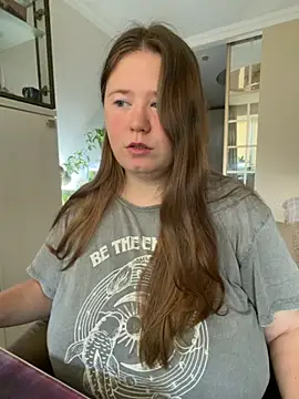 Snapshot of remirann_ chatting on October 21, 2025, 5:41 am remirann  online show from October 21, 2025, 5:41 am