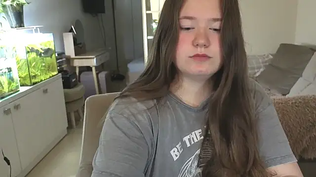 Snapshot of remirann_ chatting on November 2, 2025, 5:21 am remirann  online show from November 2, 2025, 5:21 am