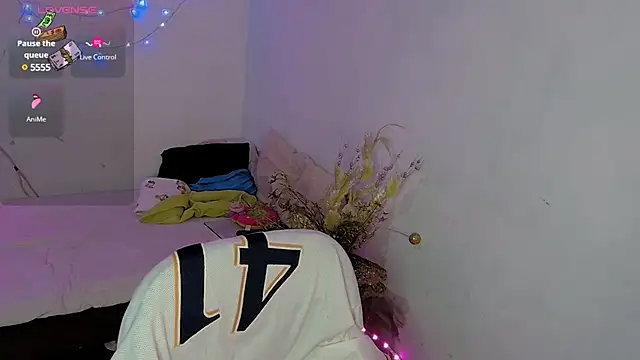 Snapshot of kiarybell__ chatting on March 2, 2025, 5:01 am kiarybell   online show from March 2, 2025, 5:01 am