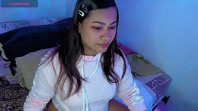 Snapshot of kiarybell__ chatting on October 24, 2025, 4:53 am kiarybell   online show from October 24, 2025, 4:53 am