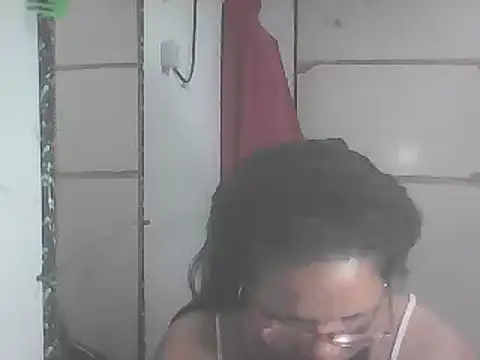 Snapshot of hotwet_mama4uxx chatting on February 2, 2025, 6:42 pm hotwet mama4uxx online show from February 2, 2025, 6:42 pm