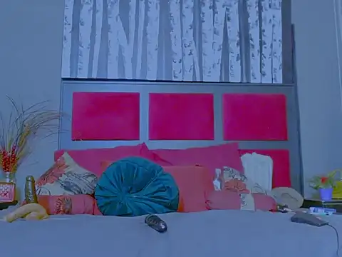 MissParis26 online show from November 7, 2025, 8:53 pm