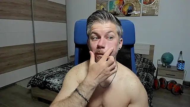 RobbyShawz online show from May 3, 2026, 4:18 am