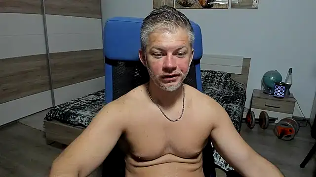 RobbyShawz online show from July 6, 2026, 4:42 am