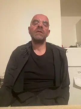 slim1976006 online show from May 1, 2026, 1:32 am