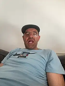slim1976006 online show from May 1, 2026, 2:10 pm