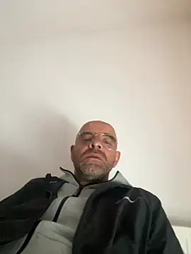 slim1976006 online show from May 8, 2026, 4:01 pm