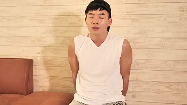 asiahot liam online show from April 5, 2026, 5:26 am