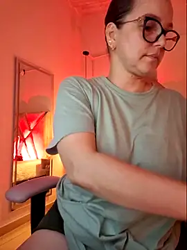 Snapshot of MariaPau_83 chatting on October 4, 2025, 12:30 am MariaPau 83 online show from October 4, 2025, 12:30 am