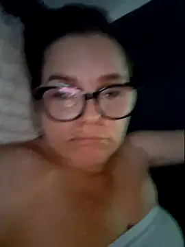 Snapshot of MariaPau_83 chatting on October 6, 2025, 5:27 am MariaPau 83 online show from October 6, 2025, 5:27 am