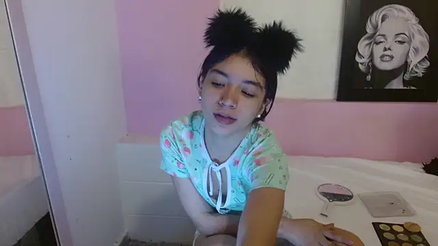 Sweetcristin online show from April 27, 2026, 12:30 am