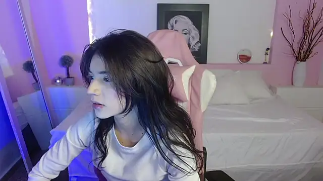 Sweetcristin online show from May 4, 2026, 3:02 am