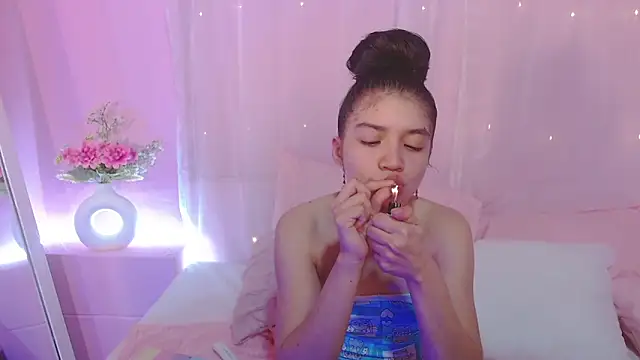 Sweetcristin online show from May 22, 2026, 1:35 am