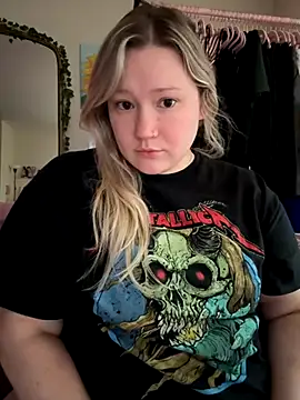 Snapshot of PiggyRose chatting on October 6, 2025, 10:29 pm PiggyRose online show from October 6, 2025, 10:29 pm