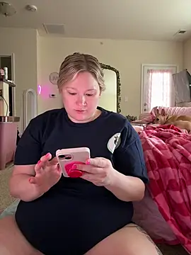 PiggyRose online show from April 25, 2026, 4:37 pm