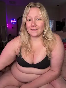 PiggyRose online show from May 6, 2026, 11:54 pm