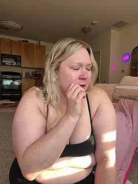 PiggyRose online show from June 9, 2026, 10:32 pm