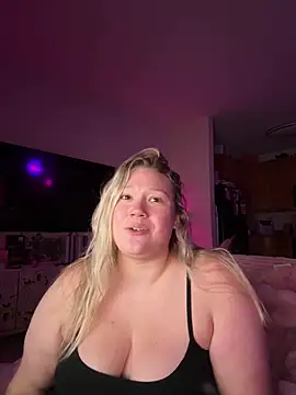 PiggyRose online show from June 11, 2026, 2:53 am