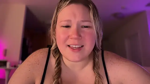 PiggyRose online show from June 15, 2026, 1:52 am