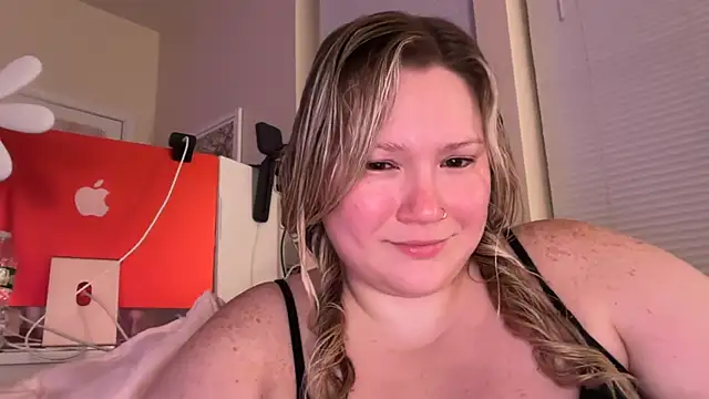 PiggyRose online show from June 20, 2026, 1:52 am