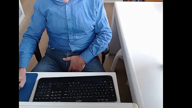 dutchpornking online show from October 8, 2025, 7:17 am