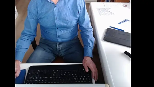 dutchpornking online show from October 28, 2025, 7:45 am