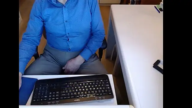 dutchpornking online show from November 18, 2025, 8:08 am