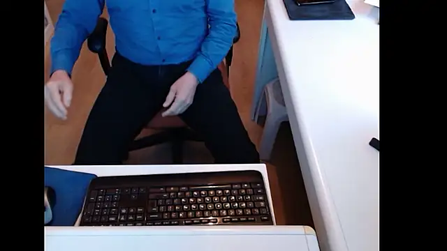 dutchpornking online show from March 7, 2026, 7:27 am