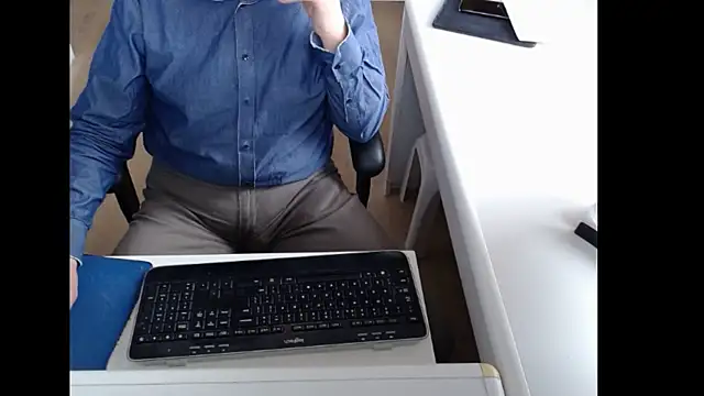 dutchpornking online show from April 27, 2026, 6:33 am