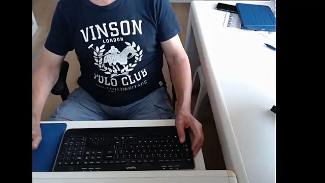 Snapshot of dutchpornking chatting on June 19, 2026, 6:29 am dutchpornking online show from June 19, 2026, 6:29 am