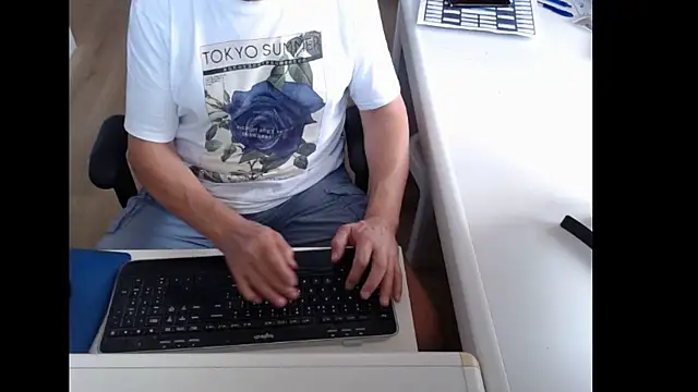 dutchpornking online show from July 12, 2026, 7:21 am