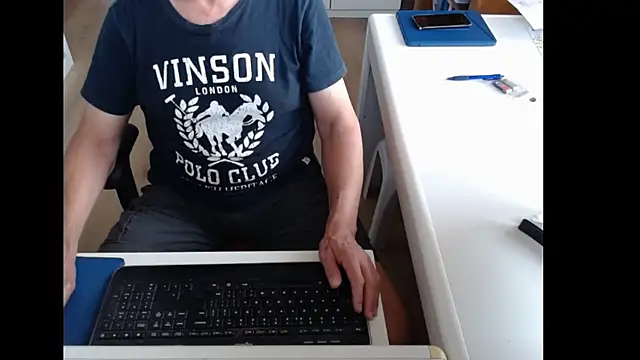 dutchpornking online show from July 17, 2026, 6:20 am