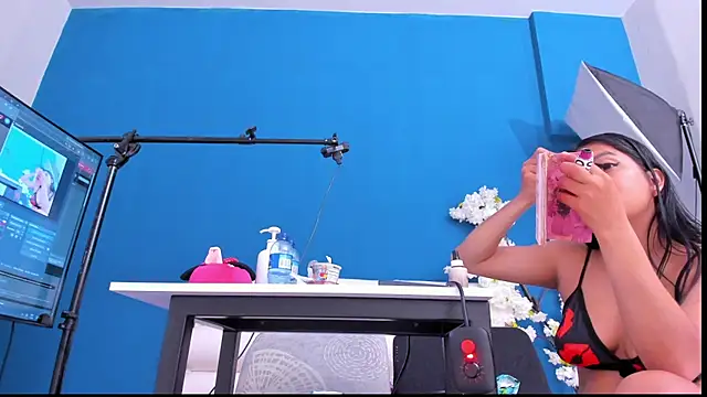 Snapshot of letty_straus chatting on August 6, 2026, 11:01 am letty straus online show from August 6, 2026, 11:01 am