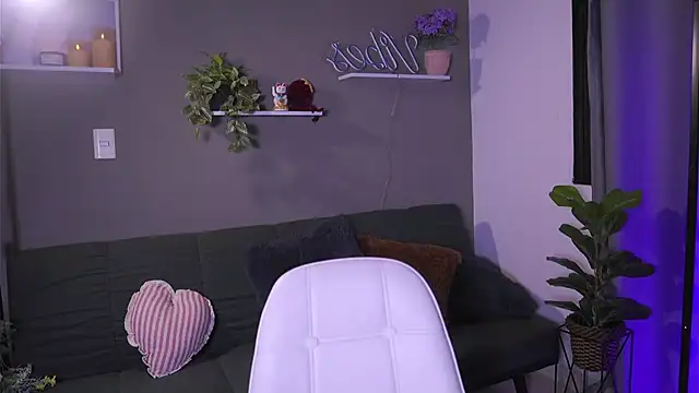 HannahEvanss online show from October 13, 2025, 6:08 pm