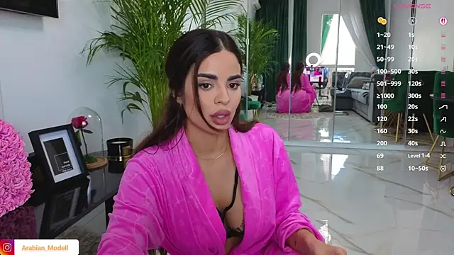 Snapshot of Arabian_beauty chatting on October 10, 2025, 9:19 am Arabian beauty online show from October 10, 2025, 9:19 am