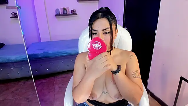 Catalinaa martinez online show from December 4, 2024, 11:13 pm