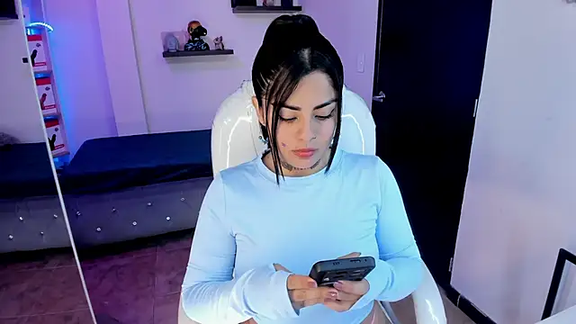 Catalinaa martinez online show from February 7, 2025, 8:10 pm