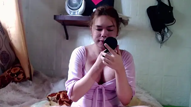 Snapshot of alondra_marie23 chatting on October 21, 2025, 5:30 am alondra marie23 online show from October 21, 2025, 5:30 am