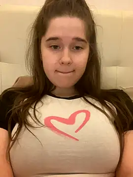 Snapshot of HornyGirlH chatting on October 20, 2025, 10:32 pm HornyGirlH online show from October 20, 2025, 10:32 pm