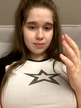 HornyGirlH online show from November 17, 2025, 11:32 pm