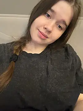 HornyGirlH online show from June 27, 2026, 9:03 am