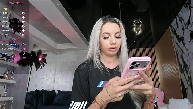 Snapshot of LisaAkira chatting on March 22, 2026, 7:23 am LisaAkira online show from March 22, 2026, 7:23 am