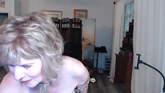 SindeeDix online show from May 2, 2026, 12:43 pm