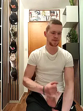 Snapshot of Playbunniboy chatting on February 10, 2025, 5:52 pm Playbunniboy online show from February 10, 2025, 5:52 pm