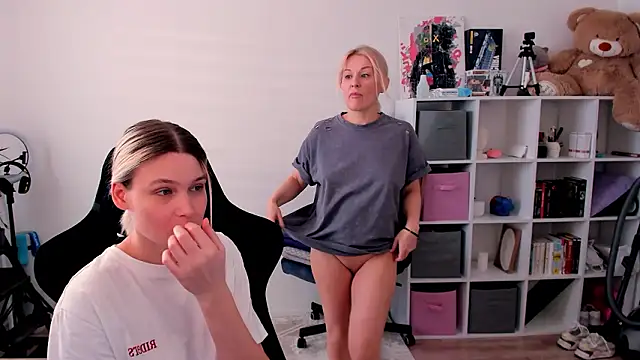 Snapshot of hotblonds chatting on February 1, 2026, 12:37 pm hotblonds online show from February 1, 2026, 12:37 pm