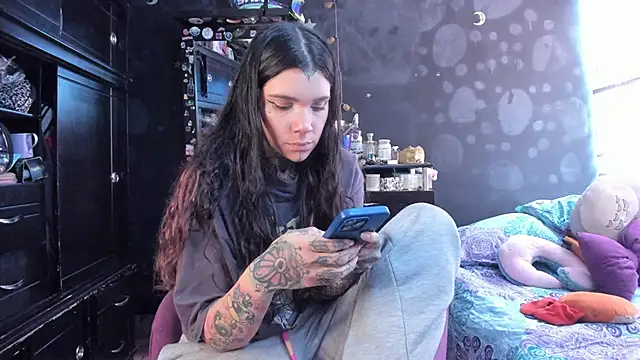 Lilmarieee online show from December 22, 2025, 2:25 pm